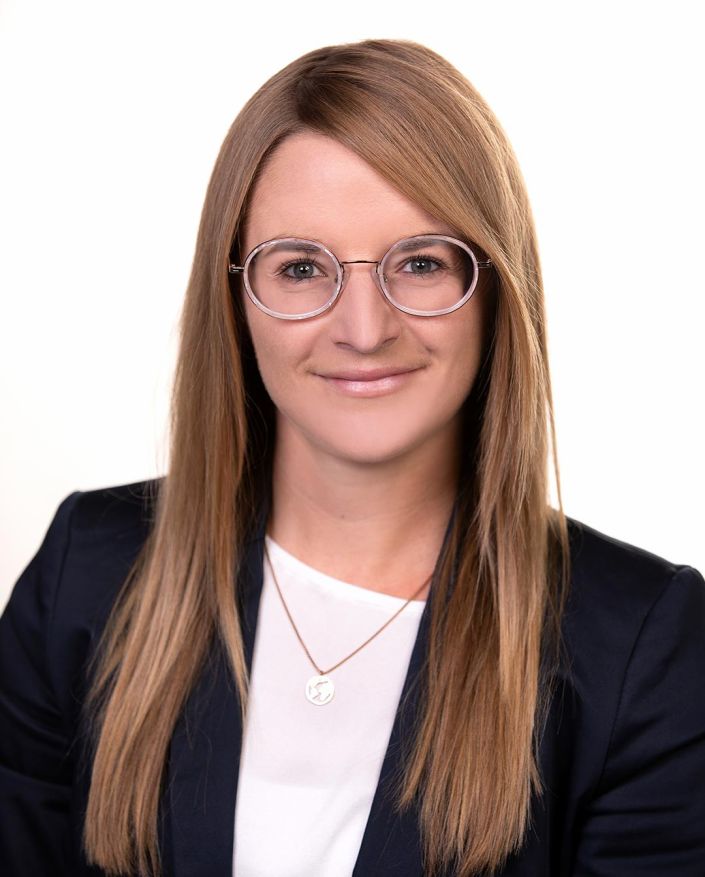 Johanna Schneider, Diplom-Betriebswirtin (FH), LL.M.